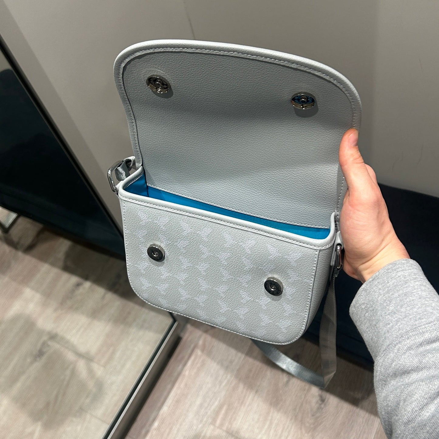 Grey Liberation Messenger